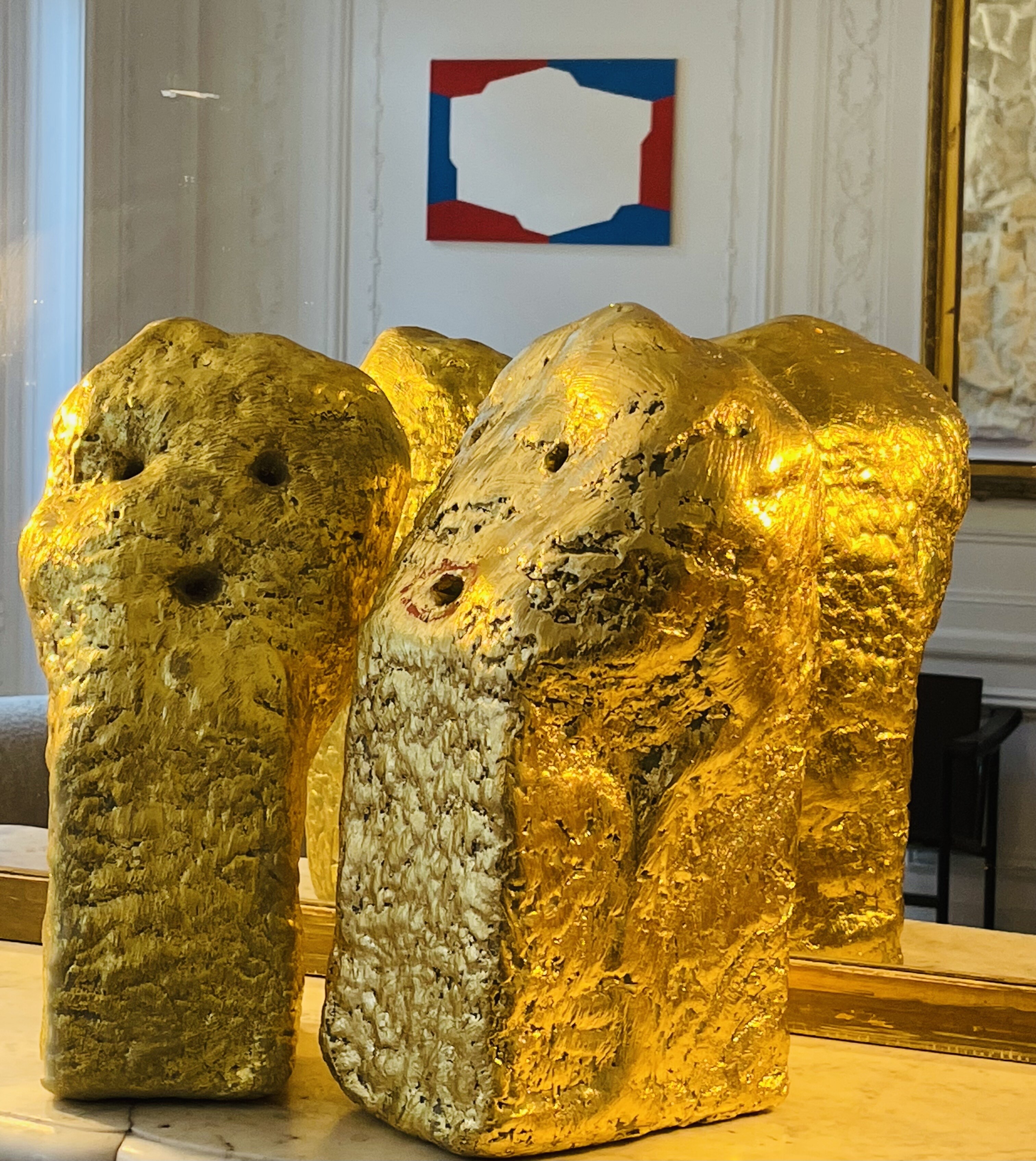 Angelika Markul, Les Confidents, golden sculptures
