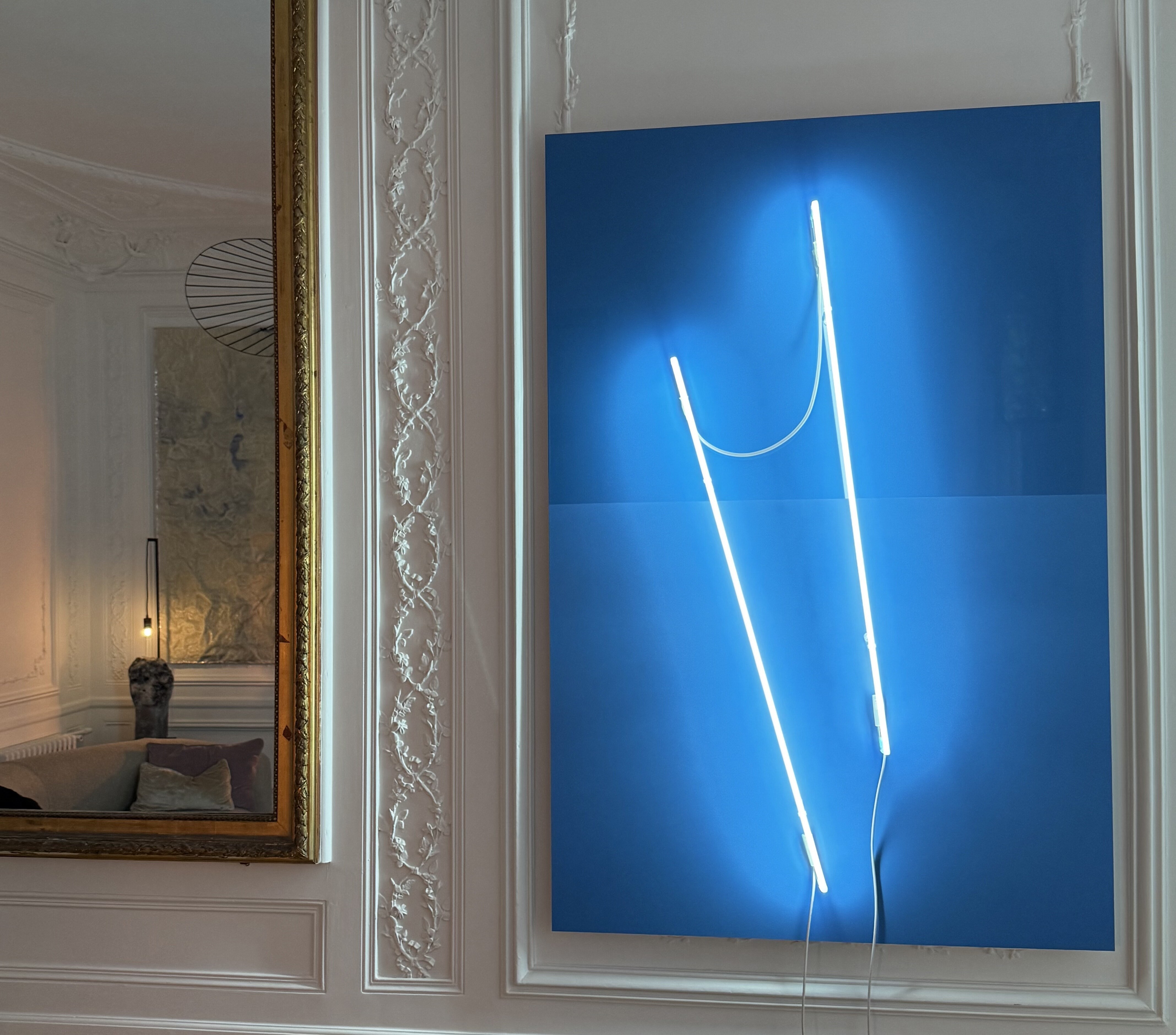 Nicolas Delprat, Minimal Light #4, a blue neon light