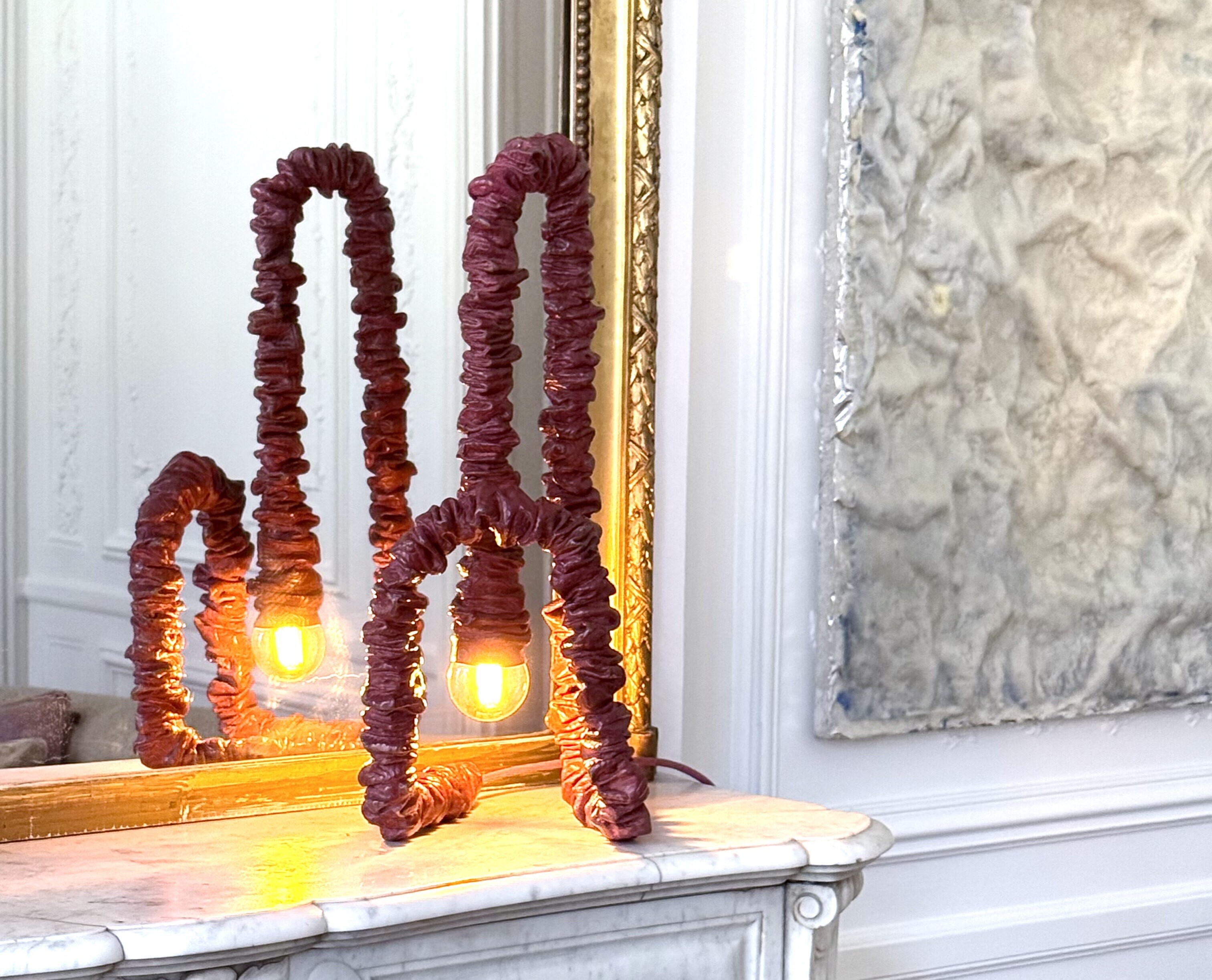 Nicolas Momein, Bump the Lamp – The Red, a red lamp on a mantelpiece