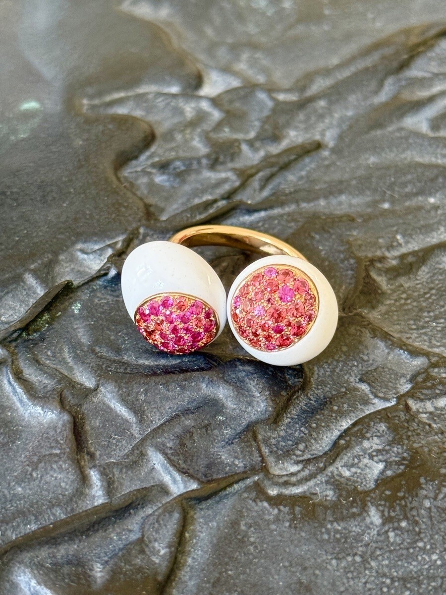 Joalie ring paved with pink sapphires