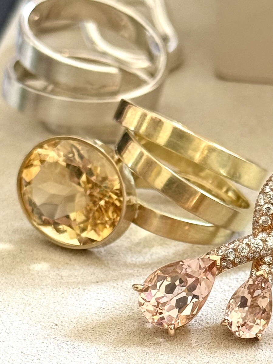 Joalie rings in citrine, gold and morganite